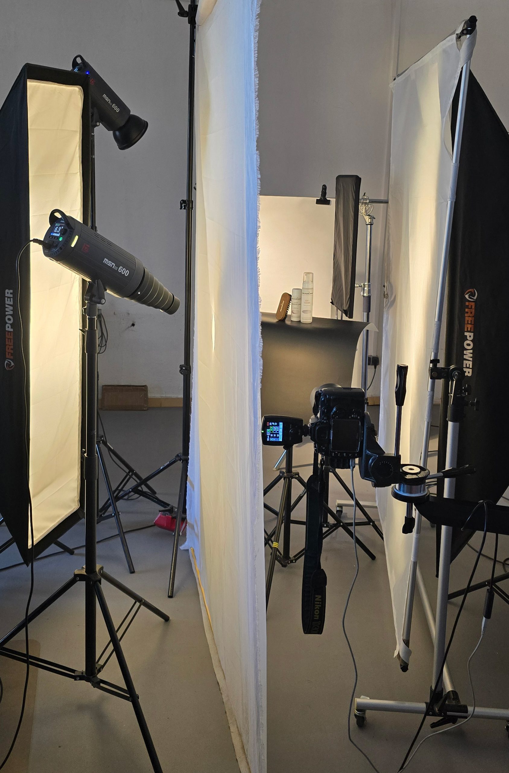 lampy studyjne jinbei msn iii i flagi fotograficzne pochłaniające
