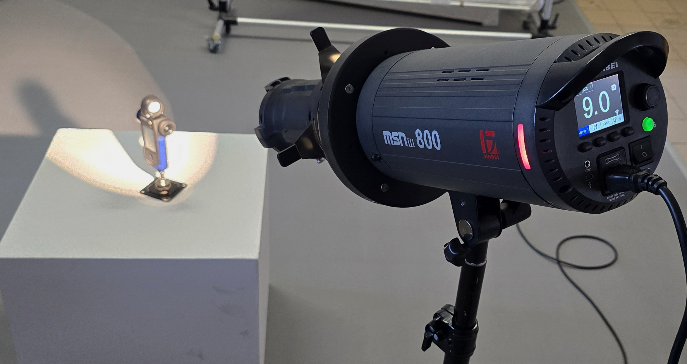 Jinbei MSN III i Sekonic L-858D na stanowisku pomiarowym